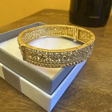 22 Carat Gold Screw Bangle