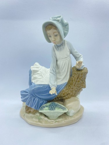 Lladro nao figurine girl - nao,