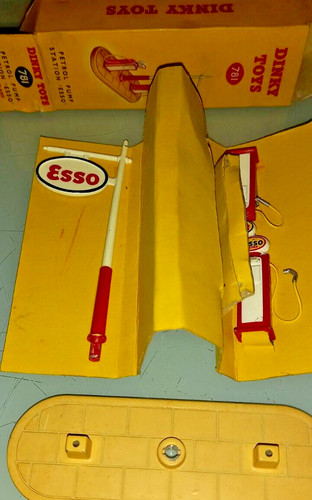 Dinky 781 esso petrol pump - petrol,