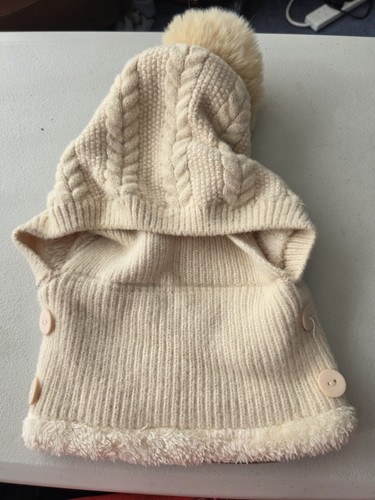 Woollen hat with attached - hat, neck