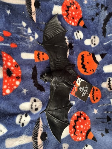 Hanging rubber bat - hanging,