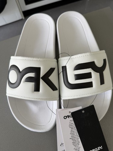 New with tags unisex - new, oakley