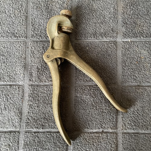 Brass eclipse saw set - brass,