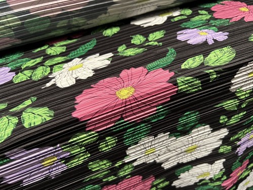 Plissé pleated dress fabric - plissé,