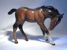 BESWICK  HEAD DOWN   HORSE FOAL 947 (BH33)