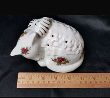 Royal Albert~Old Country Roses~ Sleeping Cat~ Pot Pourri Pomander~ 1962~ VGC