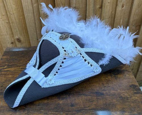 Stunning grey white - grey, tricorn