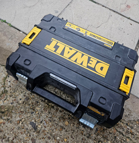 Dewalt dcb750 plastic tool - dewalt,