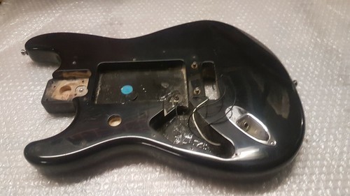 1998 fender stratocaster - fender, body
