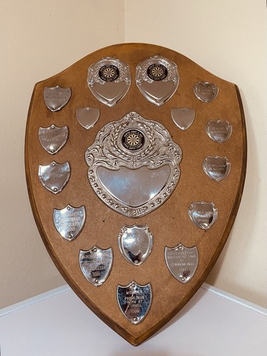 Big trophy shield 14 - 🏆,
