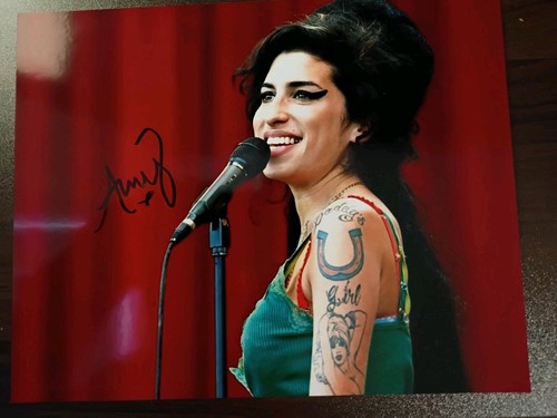 Amy winehouse signed - signed, coa