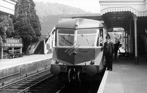 Ledbury junction train - train, station