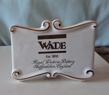 WADE POTTERY DISPLAY STAND PLAQUE SIGN ROYAL VICTORIA POTTERY STAFFORDSHIRE 