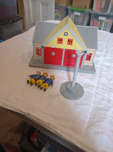 Fireman sam fire house - house, 1b
