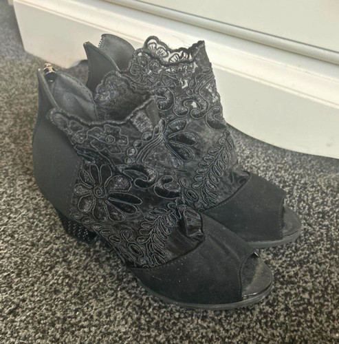 Women black lace - women’s, floral