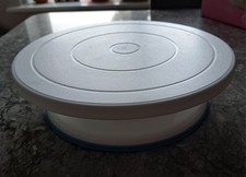 28CM ROTATING CAKE ICING DEOCRATING TURNTABLE PLUS KNIVES AND UTENSILS 