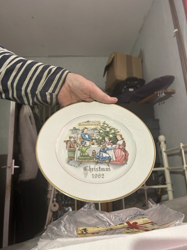 Royal worcester 1982 christmas - royal,