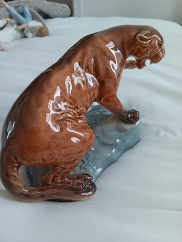 Beswick puma rock - rock, number