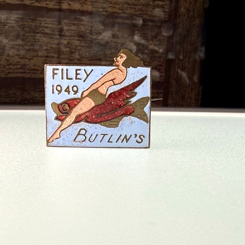Vintage badge butlins holiday - badge,