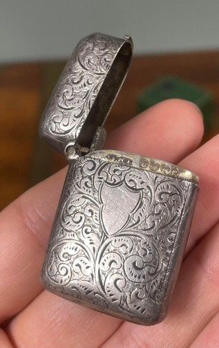 Small solid silver - vesta, box