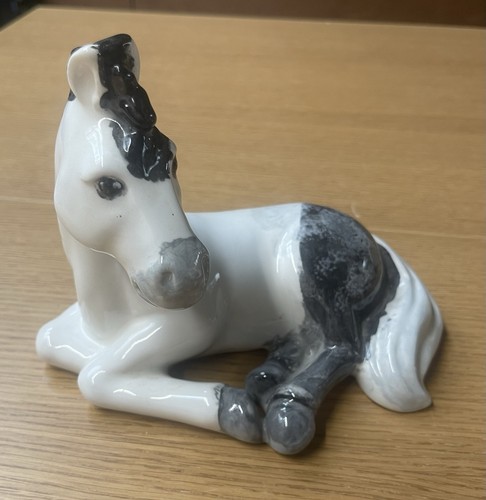Vintage sitting horse white - vintage,
