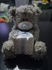Me2u Tatty Teddy With A Present, 12cm