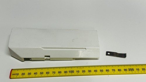 Bobbin shuttle cover - shuttle, plate