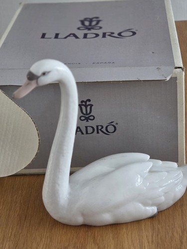 Lladro porcelain swan vintage - lladro,