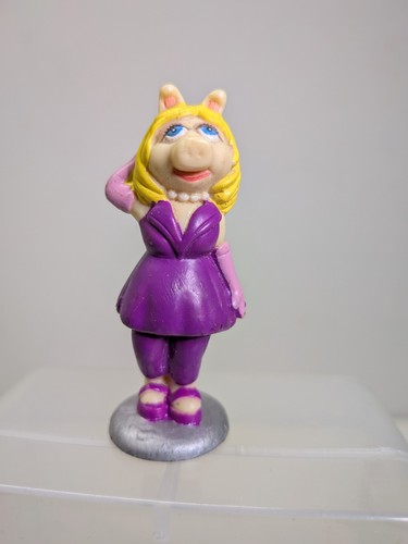 Miss piggy 1999 henson figure - piggy,