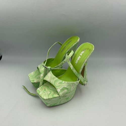 Public desire green and white - desire,