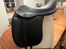Strada Vienna Dressage Saddle Black  IC tree 24mm panels with cover and numnahs