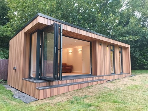 Insulated garden room - /,