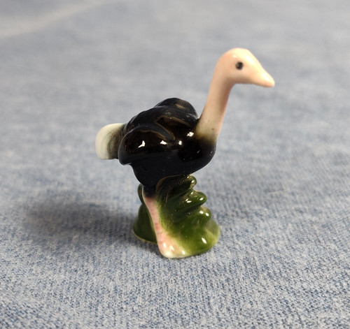 Bug house ostrich miniature - ostrich,