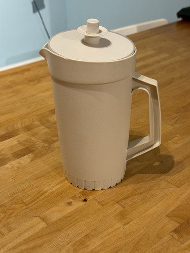 Tupperware jug with vacuum - tupperware,