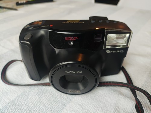 Fuji 2000 zoom 35mm film - zoom,
