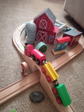 ? Grow And Play  Wooden Train And Farm Set