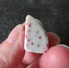 RARE KAKORTOKITE  (6.8 grams / 17 mm) TUMBLESTONE (G10)  (GREENLAND)