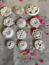 12  WHITE  Vintage Flower Buttons  Mix  Designs Craft Bouquets Jewellery
