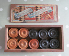 VINTAGE / ANTIQUE SET OF TURNED WOODEN BACKGAMMON / DRAUGHTS PIECES IN A BOX