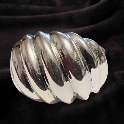 Stunning hand crafted thai - hand,