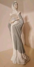 NAO LADY WITH SHAWL & FAN. MADE IN SPAIN.  LARGE PORCELAIN FIGURINE 12" TALL. 