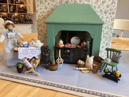 Dolls house scale - house, 1.12
