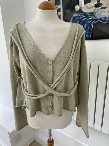 Women lilith france pale - lilith,