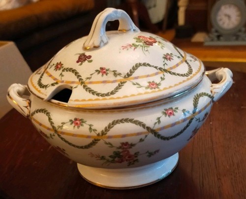 Small wedgwood co sauce - small,
