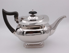 Sterling Silver Family Size Tea Pot, 520 grams or 18.3 oz. Sheffield 1909