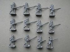 Minifigs 25mm SYW 12 off