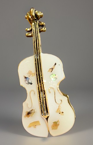 Gold toned violin brooch white - toned,