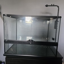 Vivarium / Terrarium Tank  for Reptiles / Lizards with breathable mesh ceiling.