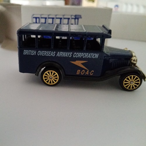 Corgi bedford bus - b.o.a.c.,