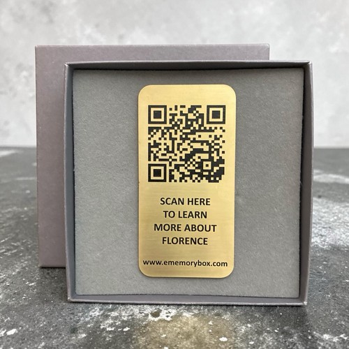 Memorial plaque accesses - plaque,